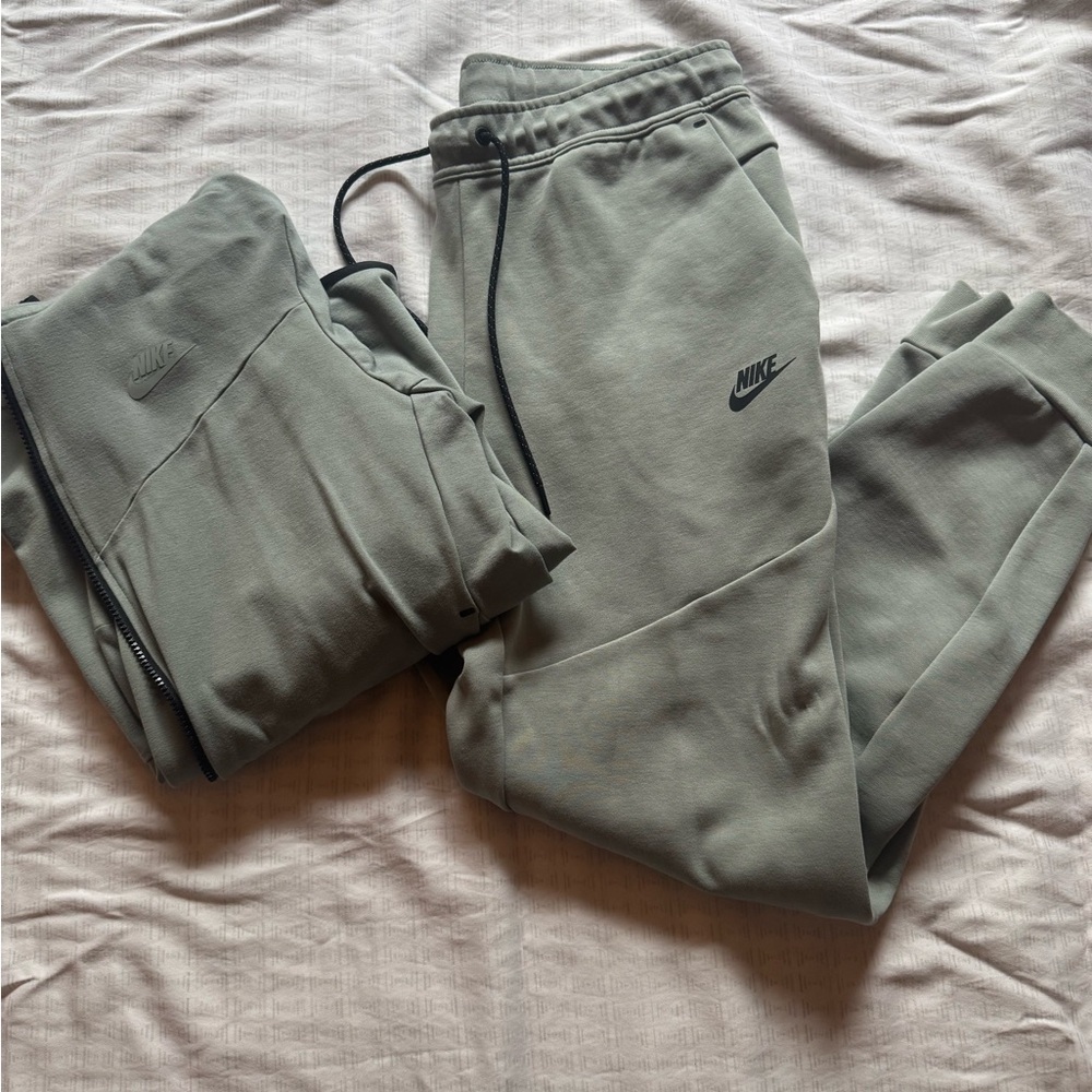 Nike tech men’s Green zip up and Joggers